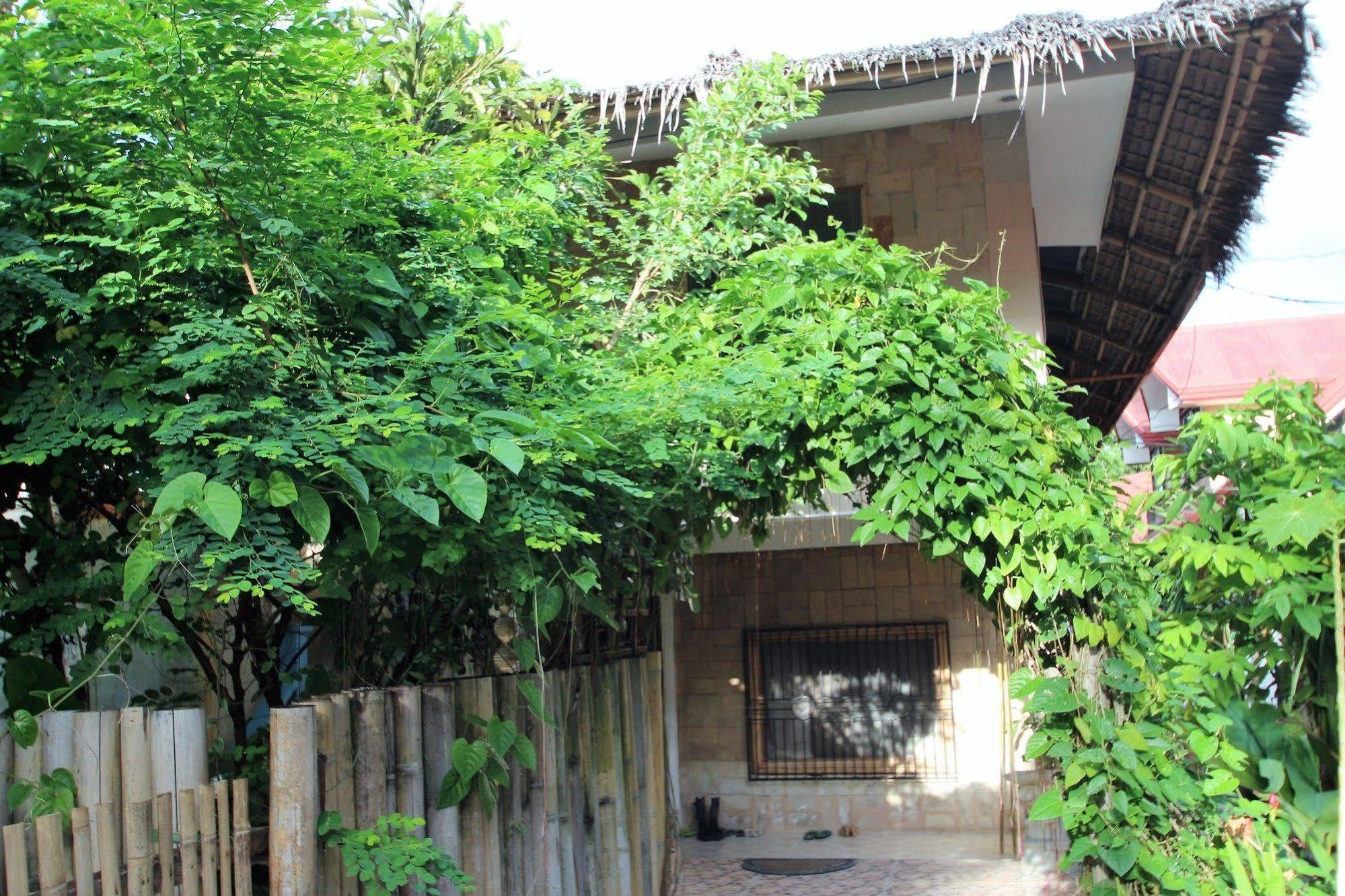 Blue Bamboo Hotel Balabag  Exterior foto